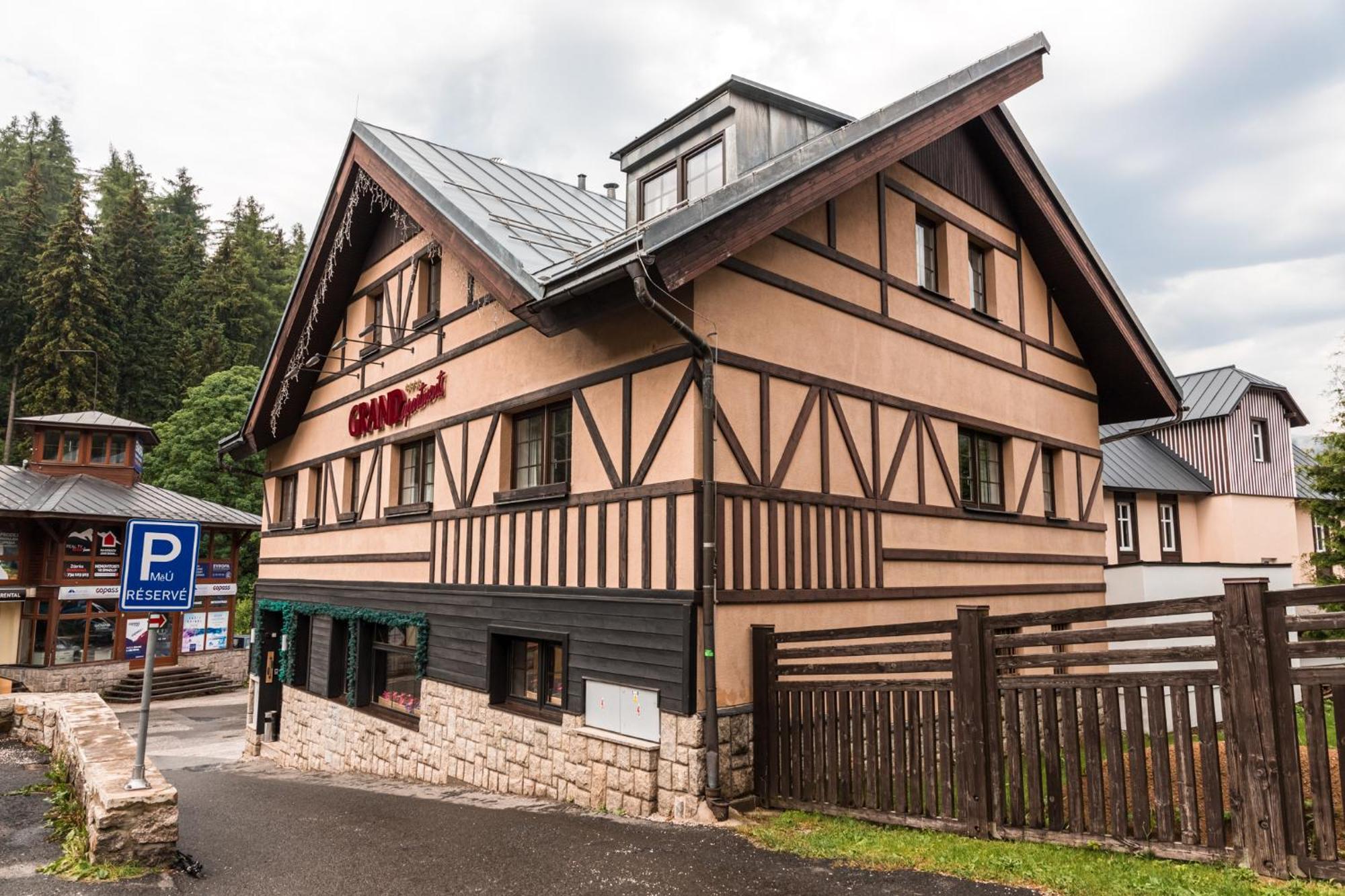 Grand Apartments Spindleruv Mlyn Bagian luar foto